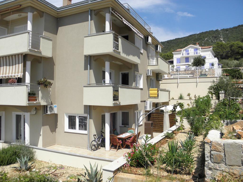 Apartments Mara Cres Quarto foto