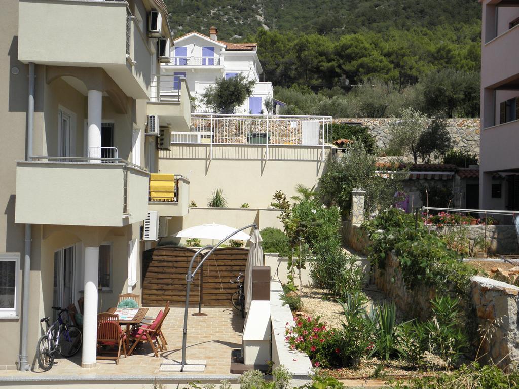 Apartments Mara Cres Quarto foto